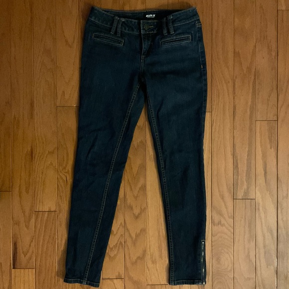 Brass Studded Gold Stitch Slight Stretch Zipper 🪰 Blue Jeans! - Picture 8 of 13